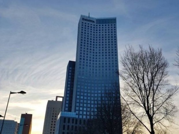 Deloitte in Rotterdam in het hoogste gebouw van Nederland voorzien van een gevelreclame door Haaxman Lichtreclame