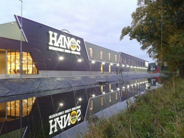Hanos in Delft voorzien van LED en NEON reclame uitingen door Haaxman Lichtreclame